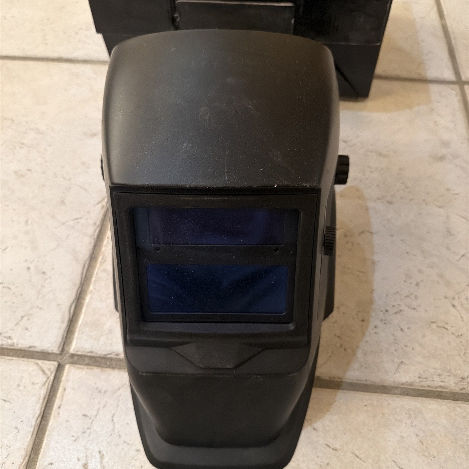 Welding Helmet CHICAGO ELECTRIC Adjustable Shade Auto-Darkening