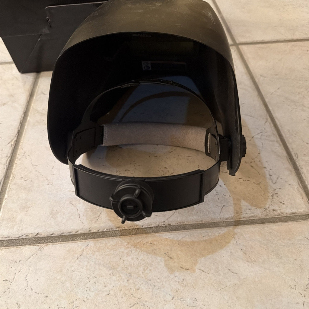 Welding Helmet CHICAGO ELECTRIC Adjustable Shade Auto-Darkening