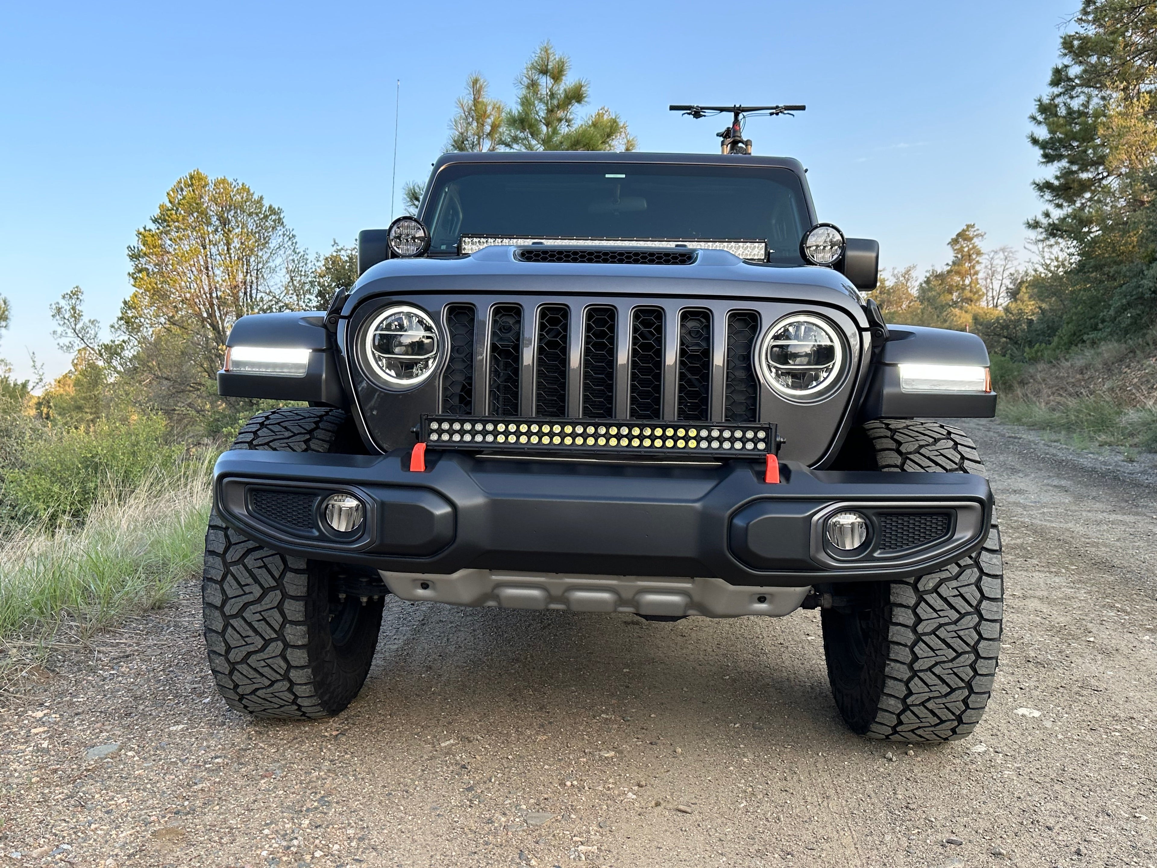 JL-JT Front Bumper 30in Light Mount