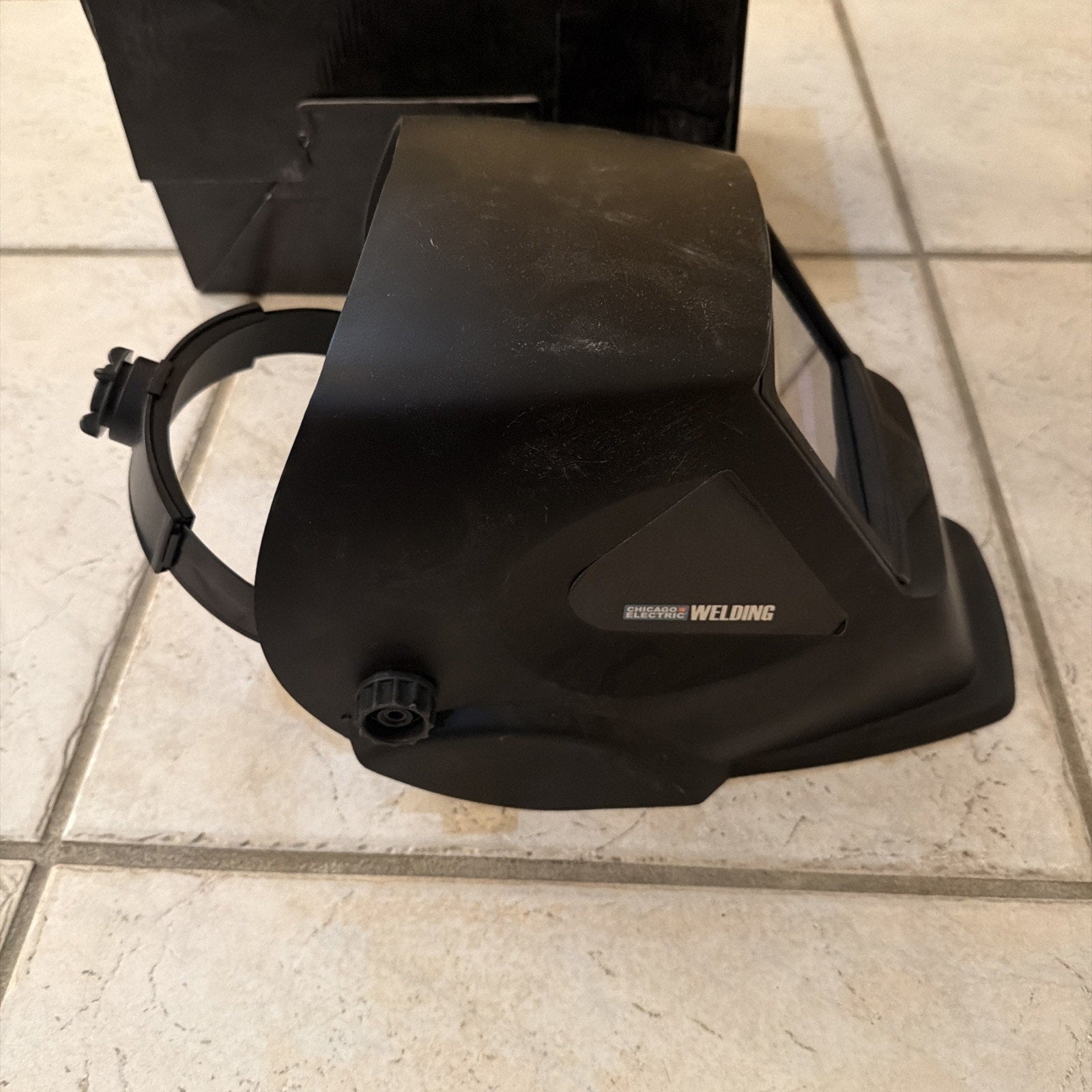 Welding Helmet CHICAGO ELECTRIC Adjustable Shade Auto-Darkening